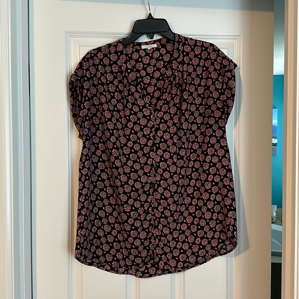 Pleione short sleeve top, size medium. Black with pinkish flowers.
